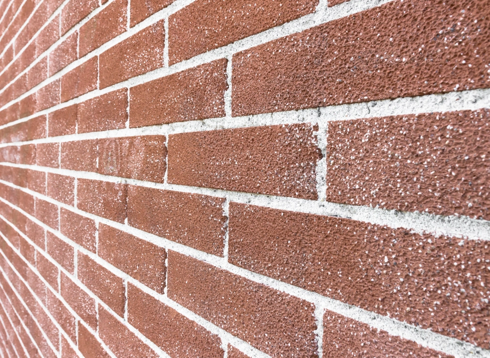 Detailansicht einer rotbraunen Klinkerfassade mit hellen Fugen, Klinkerfassaden